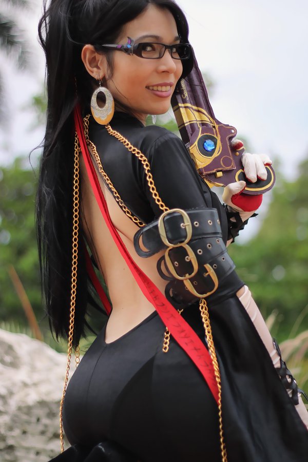 bayonetta_cosplay_2013_by_carolinaangulo-d5xmvrz.jpg