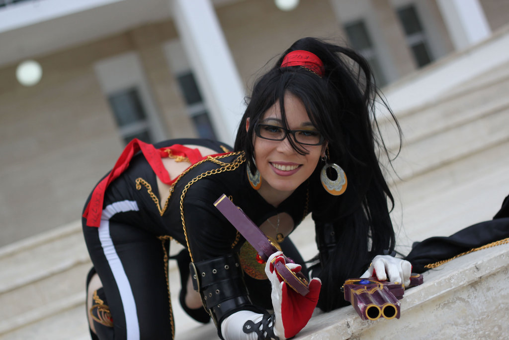 bayonetta_cosplayer_by_carolinaangulo-d5r3d7e.jpg