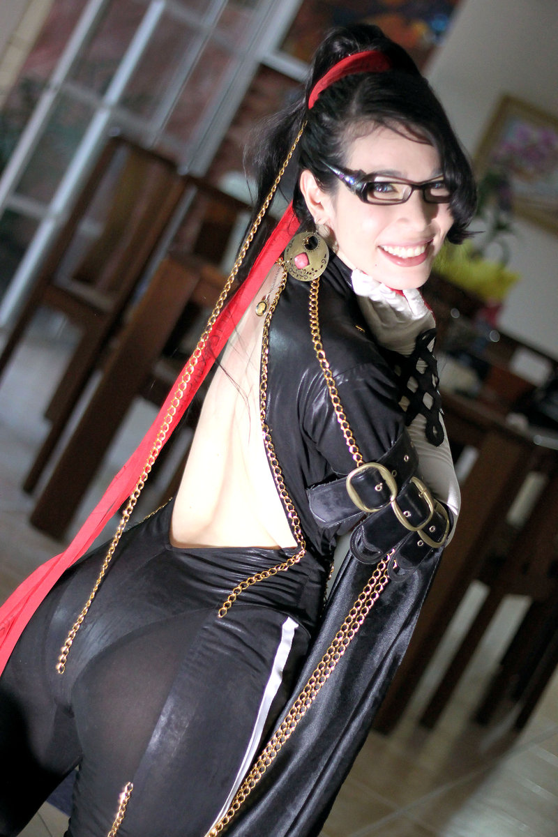 bayonetta_smile_by_carolinaangulo-d5xn4pj.jpg