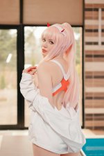 01_Alina_Becker_Zero_Two_1.jpg