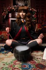 cosplay_hermione_granger_by_disharmonica_04.jpg