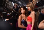 selena-gomez-grammys-2016-red-carpet-taylor-swift-04.jpg